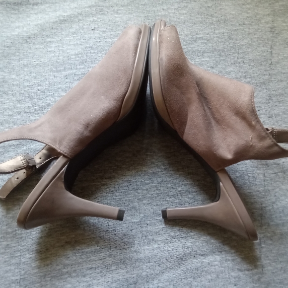 Elegant Brown Women's Heels - Picture 3 of 4